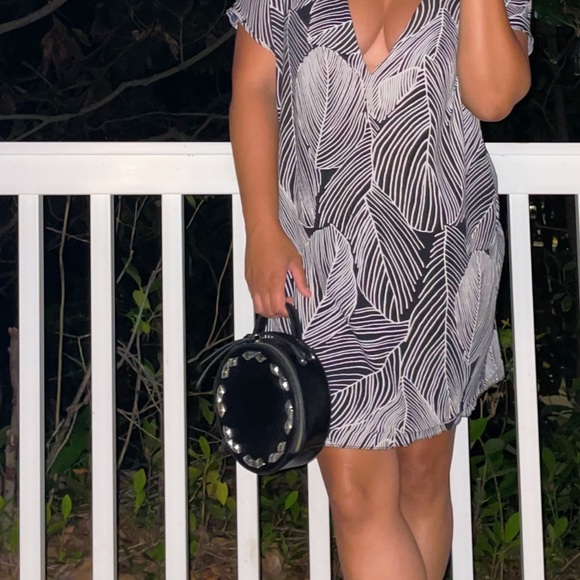 EXPRESS diamond stud circle crossbody bag - Picture 3 of 3